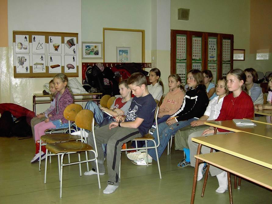 Učíme žáky k odmítavému postoji ke všemu, co narušuje dobré vztahy mezi žáky, (mezi žáky a učiteli).