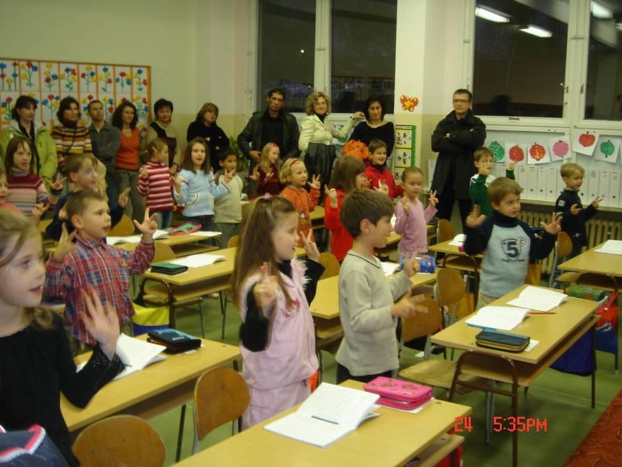 Podporujeme různé formální i neformální způsoby spolupráce s obcí, policií a jinými organizacemi.