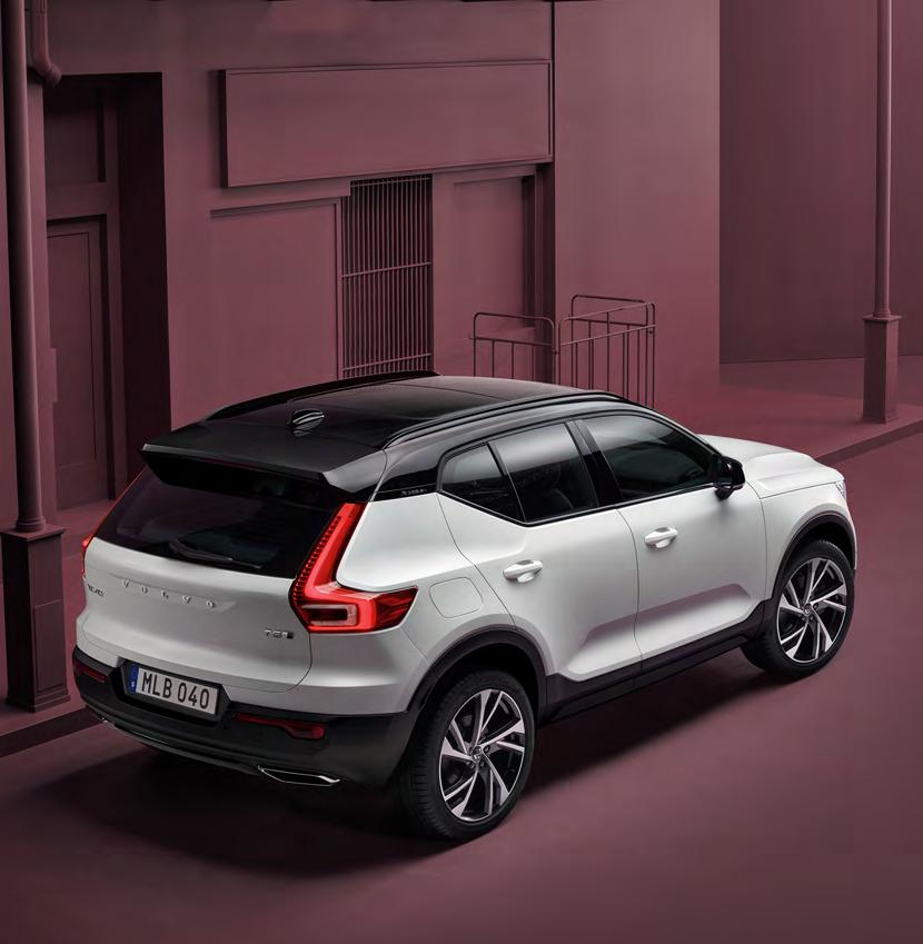 8 VOLVO XC40 BUĎTE NAD VĚCÍ Vysoká světlá výška dodává Volvu XC40 na působivosti a přispívá k Vašemu lepšímu rozhledu.
