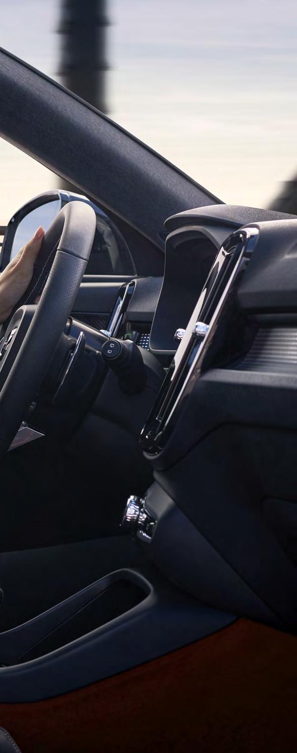 DESIGN INTERIÉRU 11 INSPIRATIVNÍ INTERIÉR Charakteristickým znakem Volva XC40 je odvážný progresivní design, což platí i pro jeho kabinu, která je ztělesněním pokrokového skandinávského stylu.