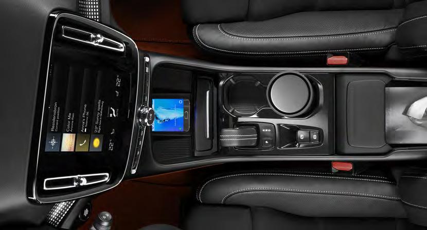 14 VOLVO XC40 SKUTEČNÉ CHYTRÁ ÚLOŽNÁ ŘEŠENÍ Důvtipně řešená odkládací místa v interiéru Volva XC40 jsou výsledkem našeho naslouchání zákazníkům a pochopení toho, co od svých aut požadují.
