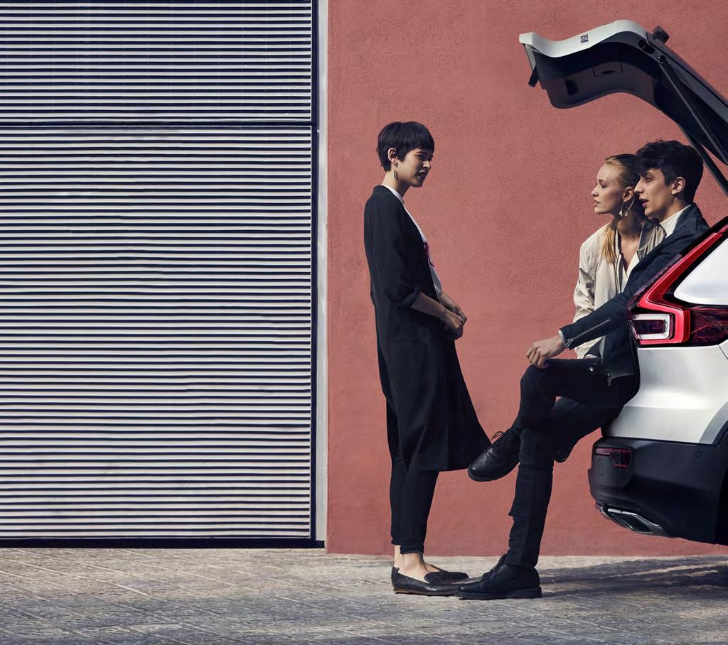 20 VOLVO XC40 STVOŘEN K HUDBĚ Protože dobře víme, že hudební doprovod může na cestách znamenat obrovský rozdíl, audio systémy pro Volvo XC40 jsou koncipovány tak, abyste