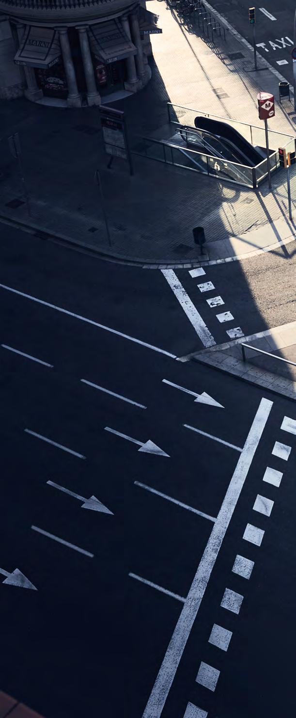 36 VOLVO XC40 AGILNÍ CHARAKTER. CITLIVÉ REAKCE. A VŠE POD KONTROLOU. Pokaždé, když budete řídit své Volvo XC40, budete mít pocit, že máte vše pevně v rukách.