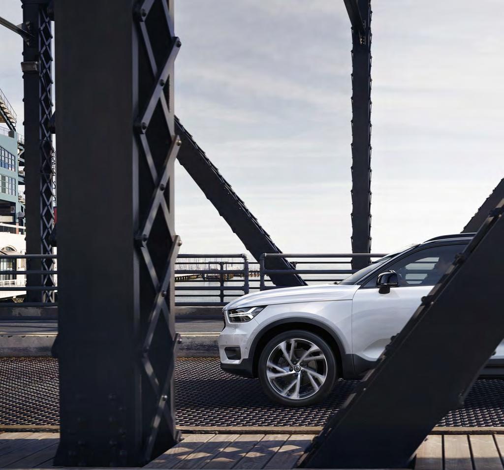 42 VOLVO XC40 VAŠE CESTA ZAČÍNÁ PRÁVĚ ZDE Nové Volvo XC40 jsme navrhli za jediným účelem: abychom Vám poskytli městské SUV, které bude dokonale souznít s Vámi i s Vaším životním stylem.