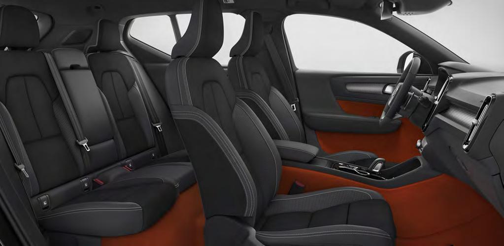 VOLVO XC40 R-DESIGN 49 Užijte si dynamickou atmosféru uvnitř svého Volva XC40.