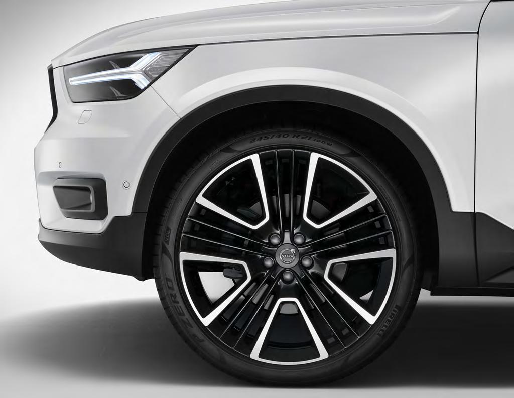 64 VOLVO XC40 VAŠE VOLVO XC40 VE VAŠEM STYLU Vytvořte si Volvo XC40, které bude dokonale souznít s Vaším životem. Pomůže Vám s tím příslušenství Volvo navržené pro Vás a uspokojení Vašich potřeb.