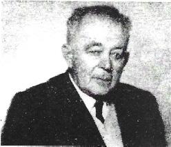 Život MVDr. Josefa Kuhna Josef Kuhn se narodil 31. 1. 1902 na Kášovické myslivně u Tábora, kde byla myslivost a kynologie na vysoké úrovni tehdejší doby.