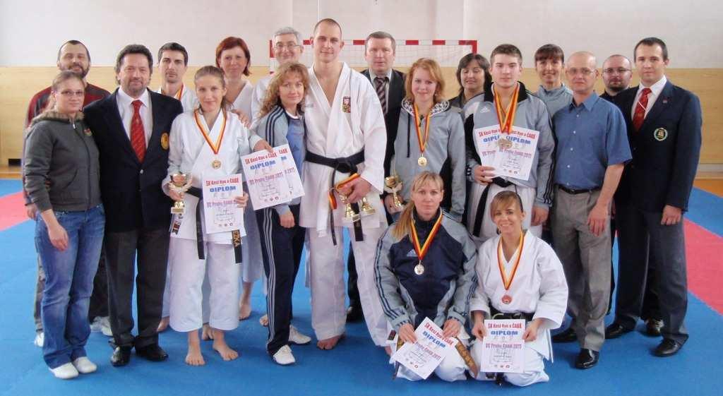 2/2011 STRÁNKA 6 NA VELKÉ CENĚ PRAHY ČABK OPĚT NEJÚSPĚŠNĚJŠÍ Dne 19.3.2011 byl náš SK ve spolupráci s klubem Jukl karate team pořadatelem již druhé soutěže asociace čabk.