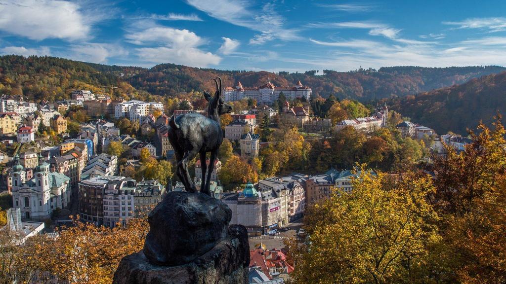 KARLOVY VARY body