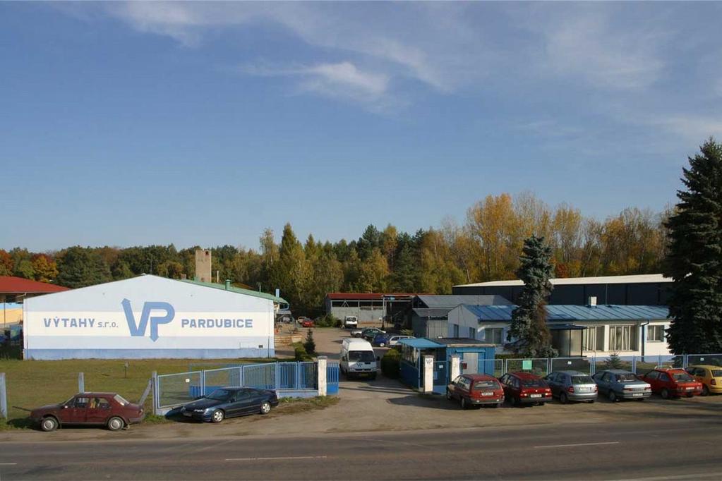 Reference o společnosti Výtahy Pardubice a.s. Kdo jsme: V roce 1990 jsme založili výtahářskou firmu Výtahy Pardubice s.r.o., v r. 2004 jsme změnili její statut na akciovou společnost.