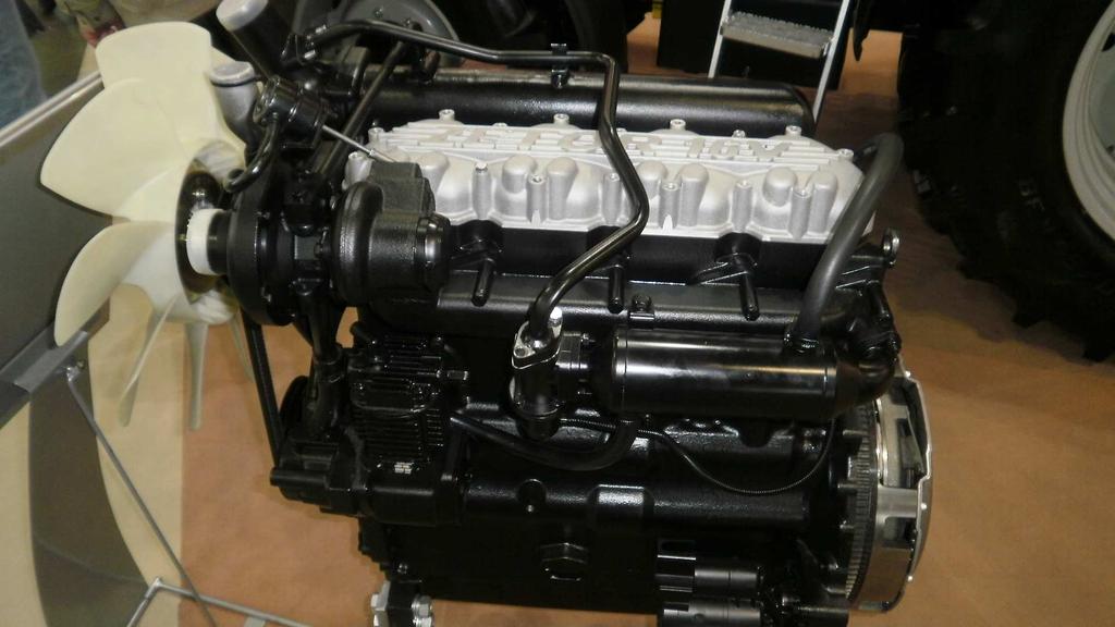 Již v roce 21 představil Zetor šestiválcový motor o objemu 6,2litru. Motor by měl být do sériové výroby zařazen již v příštím roce. Obr.4.4. Motor Zetor s novým systémem EGR 5.