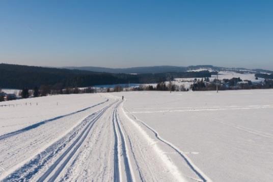 2 Iformačí zpravodaj Mikroregio Novoměstsko Lyžařské turistické tratě foto: Michal Hájek také veřejá sbírka, viz odkaz a portál Lyžařské Novoměstsko : https://lyzovai.mm.