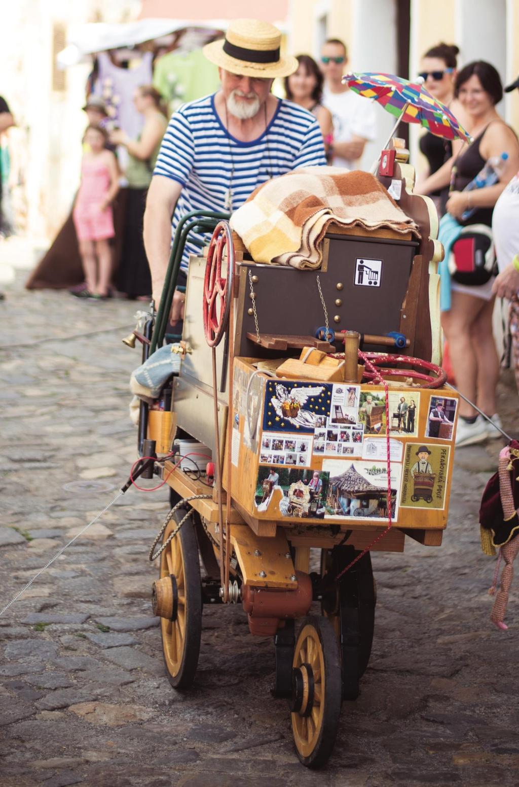 TURISTÉ Cestovní ruch města Destinační