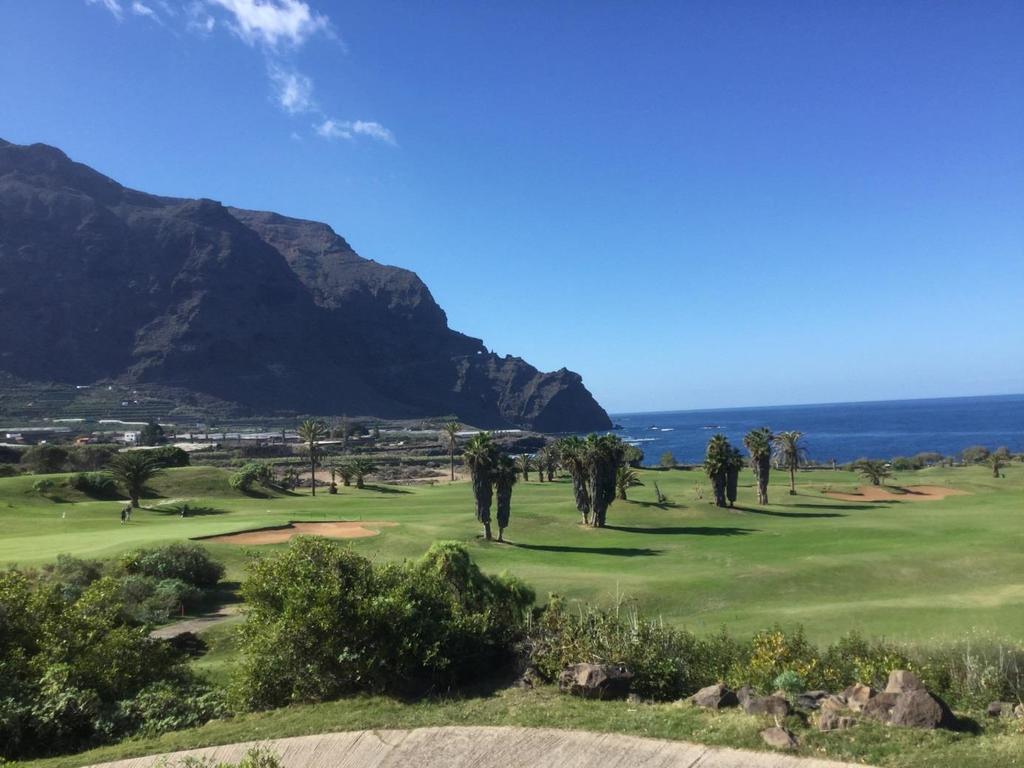 Tenerife a La Gomera Text a foto: Milan Bučík Po letech hraní golfu a cestování si myslím, že Tenerife je pro našince jednou z nejlepších voleb a to nejen pro hráče golfu.