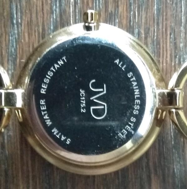 Fosil, cena: 3 400,- Kč Dámské hodinky značky JVD, cena 3
