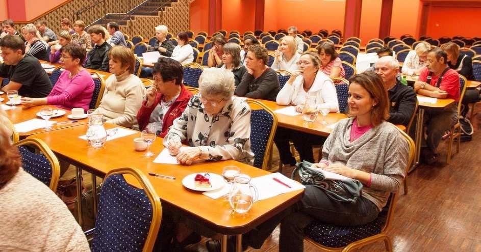 Poskytování výchovné a poradenské péče osobě, s níž byla uzavřena dohoda o výkonu pěstounské péče Společně s osobami pečujícími s uzavřenou dohodou o výkonu pěstounské péče jsou vytvářeny vzdělávací