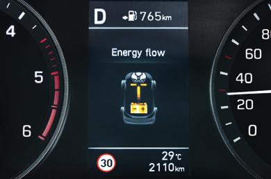 Zadní sdružené LED svítilny se změněným designem propůjčují modelu Tucson osobité osvětlení s ještě lepší viditelností. Atletický charakter vozu umocňují rovněž velká kola a zvýrazněné lemy blatníků.