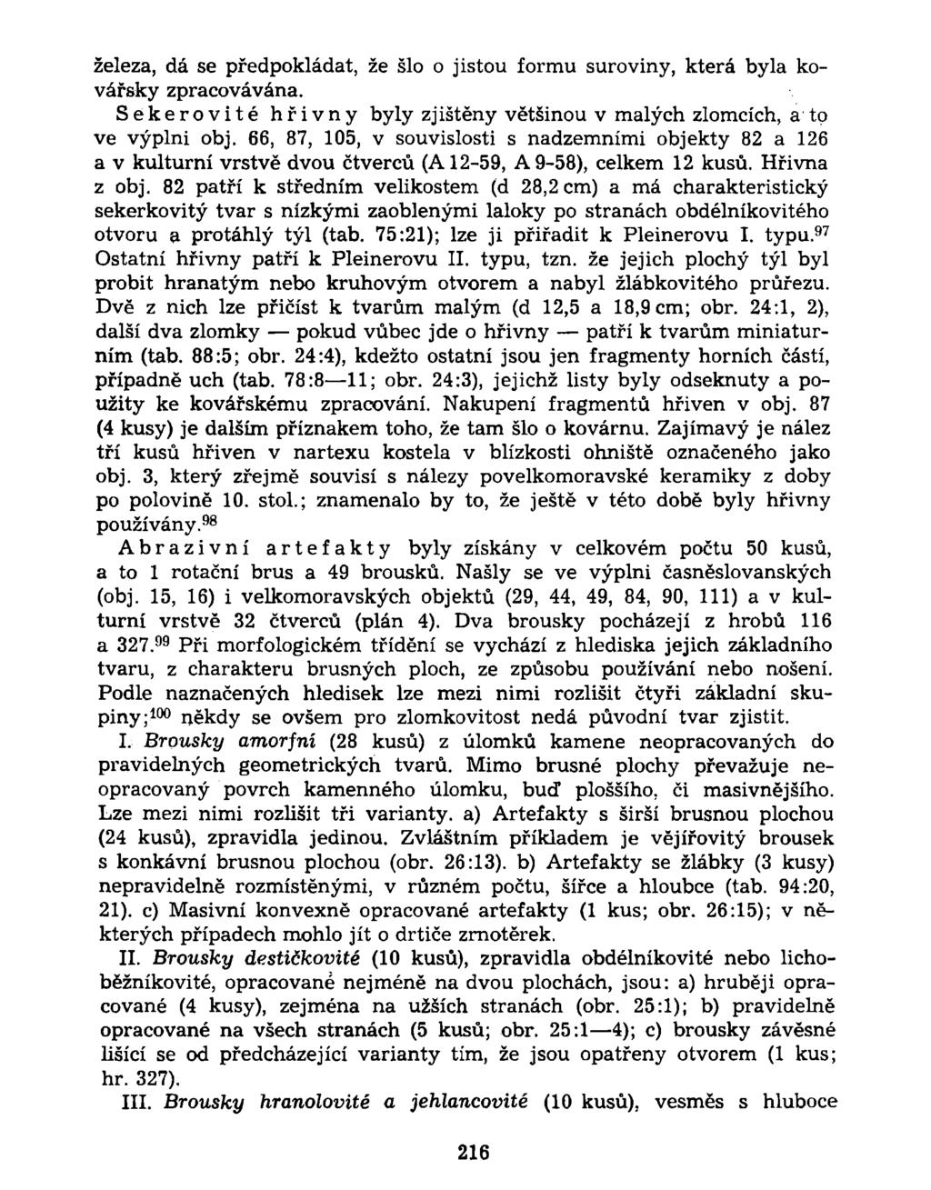 železa, dá se předpokládat, že šlo o jistou formu suroviny, která byla kovářsky zpracovávána. Sekerovité hřivny byly zjištěny většinou v malých zlomcích, a tp ve výplni obj.