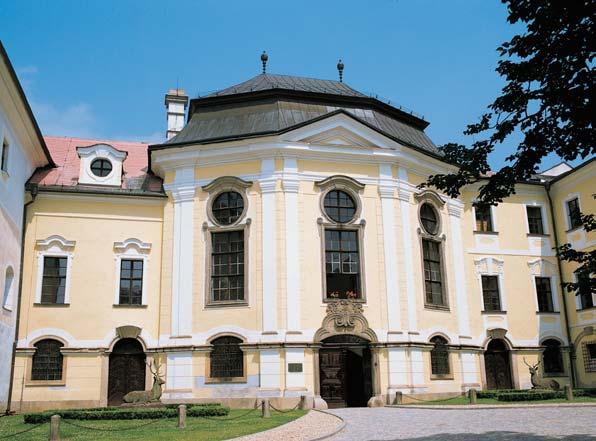 Okres Îìár nad Sázavou dalekém Úhrovû. Tato válka v ak zanechala tûïké rány. Rozbofiena byla fiada hradû, kostelû, vypáleno bylo mnoïství vsí, které natrvalo zanikly, mj.
