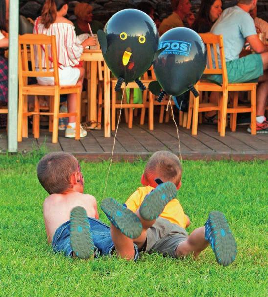 Úvodem Vážení spoluobčané, dovolte mi, abych vás osobně pozval na 4. ročník (I)kosí slavnosti. Ta bude i letos pojata jako dětské odpoledne. A tradičně v zahradě českokrumlovského Pivovaru.