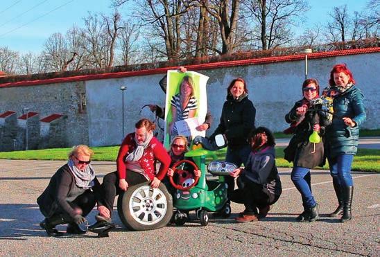 Tři stávající automobily již stále vzrůstající poptávce po této sociální službě nestačily.