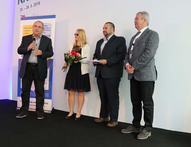 INFORMACE 135 Obr. 2. Prof. MUDr. Jindřich Fínek, Ph.D., MHA, a doc. MUDr. Ivan Minčík, PhD., jako kmotři knihy as. MUDr. Michaely Matouškové a MUDr. Tomáše Svobody, Ph.D., Multimodální přístup k nádorům močového měchýře a prostaty Fig.