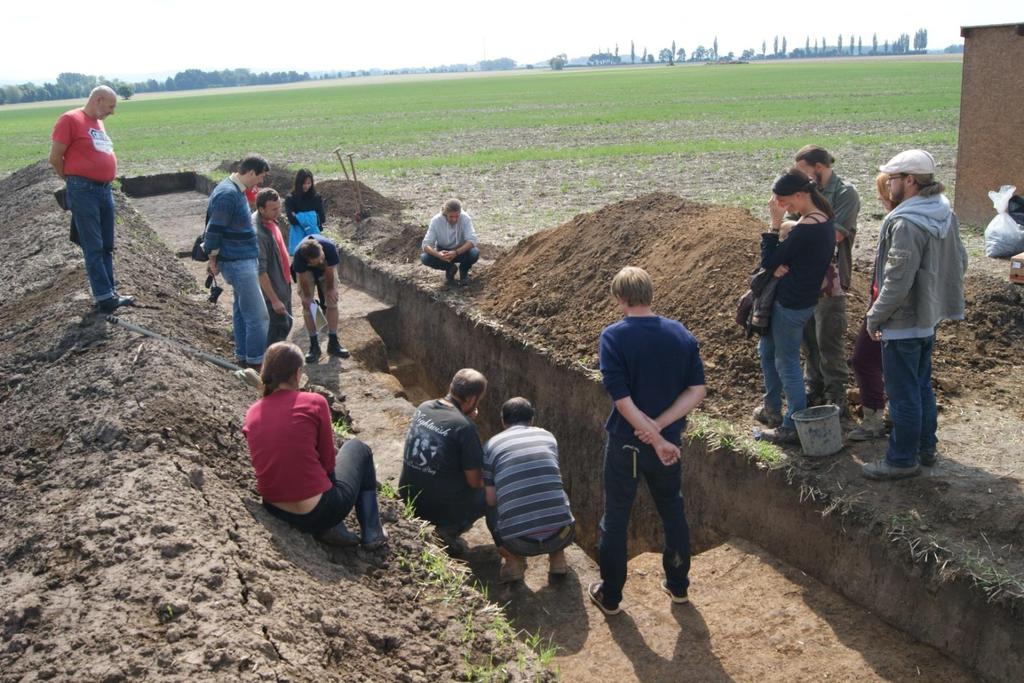 Spolupráce s archeologickými institucemi a dalšími vědeckými pracovišti Univerzita Palackého v Olomouci podíl na výuce, společné řešení grantů a dalších projektů, odborná praxe, odborné exkurze,