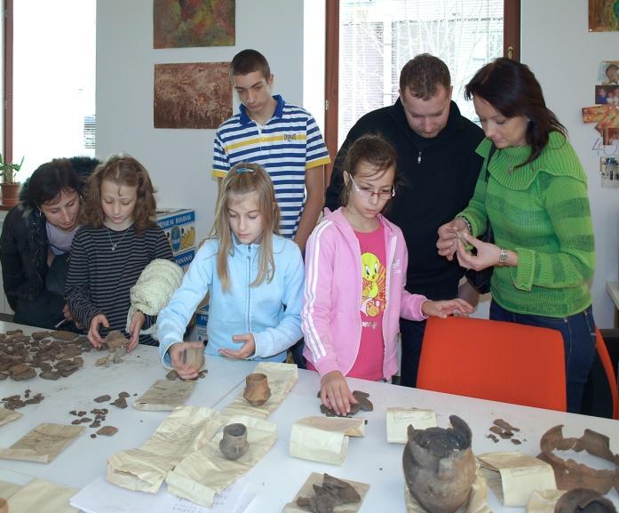 Realizace projektu Archaeology 4 you //// /archeologické muzeum //edukace3d (see-touch-make,vidět-dotknout-vyrobit) ///sbírka archeologicko-antropologická ////acheoskanzen Podhrádek Projekt nám