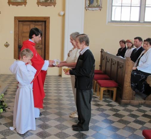 jde, za všechny potřeby lidí kolem nás a za kněze, kterým dal Pán Ježíš ten největší dar na zemi eucharistii. Všechno, co se stalo, vidíme teď s odstupem.