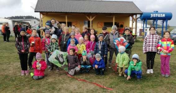 Letos s námi počasí trochu laškovalo, ale my se nedali a přesto přišlo a vzlétlo 34 draků.