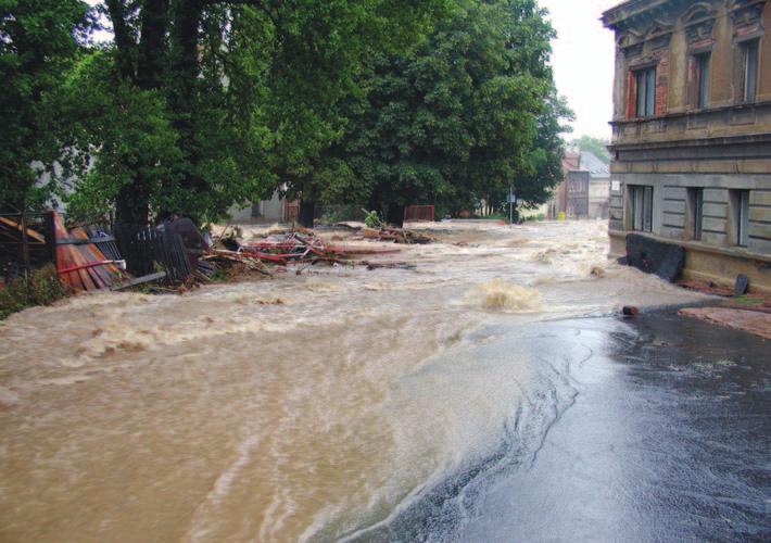 podstatně větší než na druhém. Úroveň hladiny na páteřním toku bývá při těchto situacích nezřídka vyšší, než je hladina na zaústěném přítoku, takže na něm dochází ke zpětnému vzdutí.