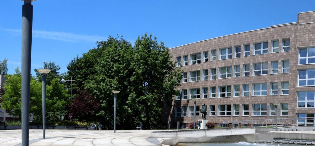 1 Základní údaje o fakultě SU OPF byla zřízena v roce 1990 jako součást Masarykovy univerzity v Brně. Od roku 1991 se stala součástí Slezské univerzity v Opavě dle zákona č. 314/1991 Sb.