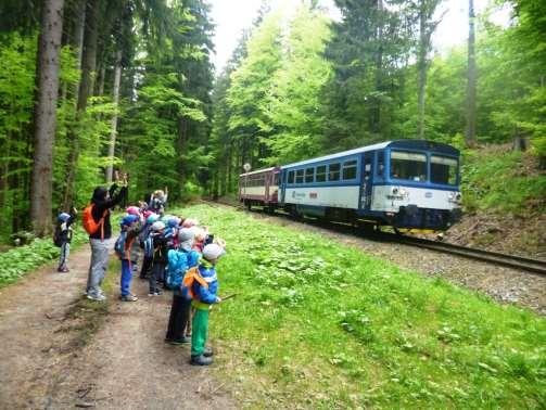 XI. ZÁVĚR Podklady k sestavení Zprávy o činnosti mateřské školy byly projednány na pedagogické radě dne 13. 9. 2017.