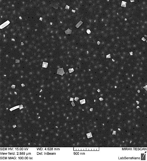 Gold Etchant (Nickel compatible) od firmy Sigma Aldrich nebylo pro tyto účely vhodné vzhledem k nehomogenitě povrchového