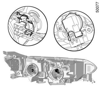 SVĚTLOMETY: výměna žárovek (1/2) A B 1 2 4 3 Tlumená světla 1 H7 Dálková světla 3 H9 Používejte bezpodmínečně žárovky anti U.V. 55W, aby nedocházelo k poškozování plastového skla světlometů.