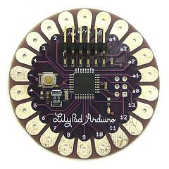 Arduino.cc Open-source hardware projekt http://arduino.