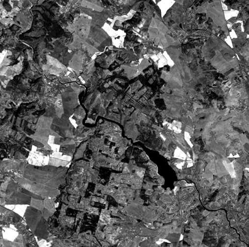 Faktory ovlivňující intenzitu záření Elektromagnetické záření je při průchodu atmosférou i po svém dopadu na zemský povrch významně modifikováno (odražení, pohlcení, částečný průchod, částečný