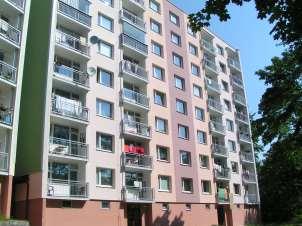 V tomto období byly s použitím nevratné státní dotace a s doplatky uživatelů opraveny a opatřeny dodatečnou tepelnou izolací obvodové pláště celkem 24 objektů.