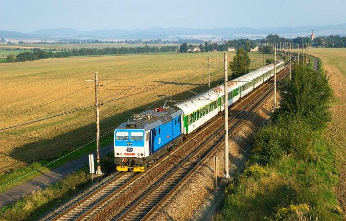 PROVOZ 4. 10/2011 Tradice železničního spojení Brna s Ostravskem přes Valašské Meziříčí dostane od následujícího grafikonu další ránu.