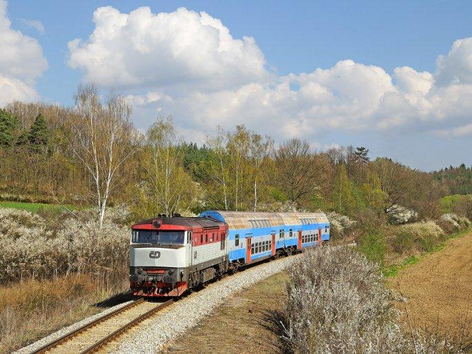 MAGAZÍN FOTOGALERIE LOKOMOTIVY.NET 13. Lokomotiva 751.004 je poslední své řady, kterou lze spatřit v osobní dopravě.