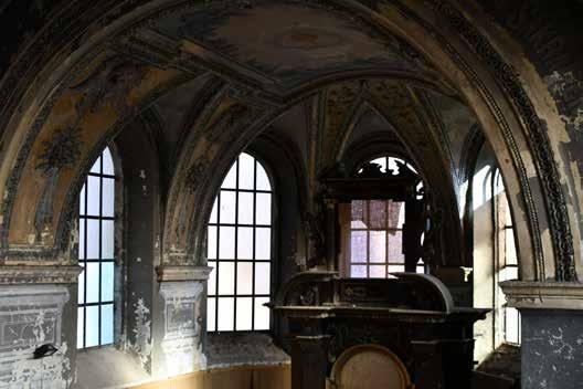 Kostel Zvěstování Panny Marie v Bílině Kostel je pozdně gotická sakrální stavba založená roku 1420, přebudovaná na konci 16. století do jednotné renesanční podoby.