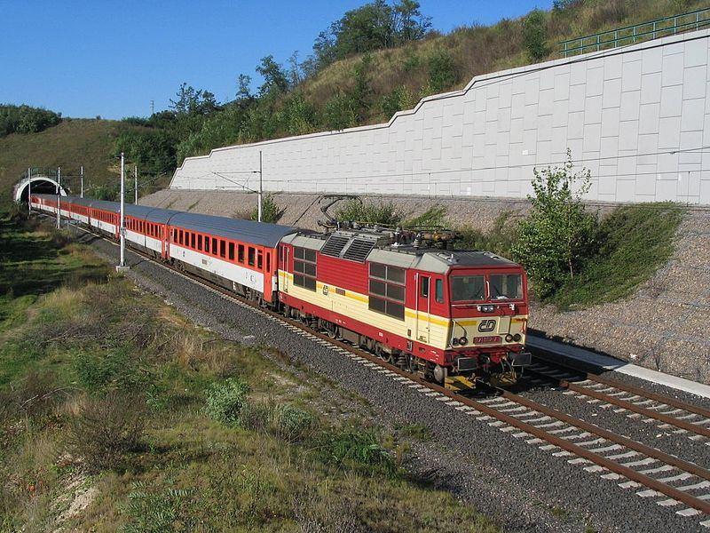 http://cs.wikipedia.org/wiki/soubor:ec_370_at_ml%c4%8dechvosty_tunnel.jpegtento dokument smí být kopírován, šířen nebo upravován podle podmínek Svobodné licence GNU pro dokumenty verze 1.