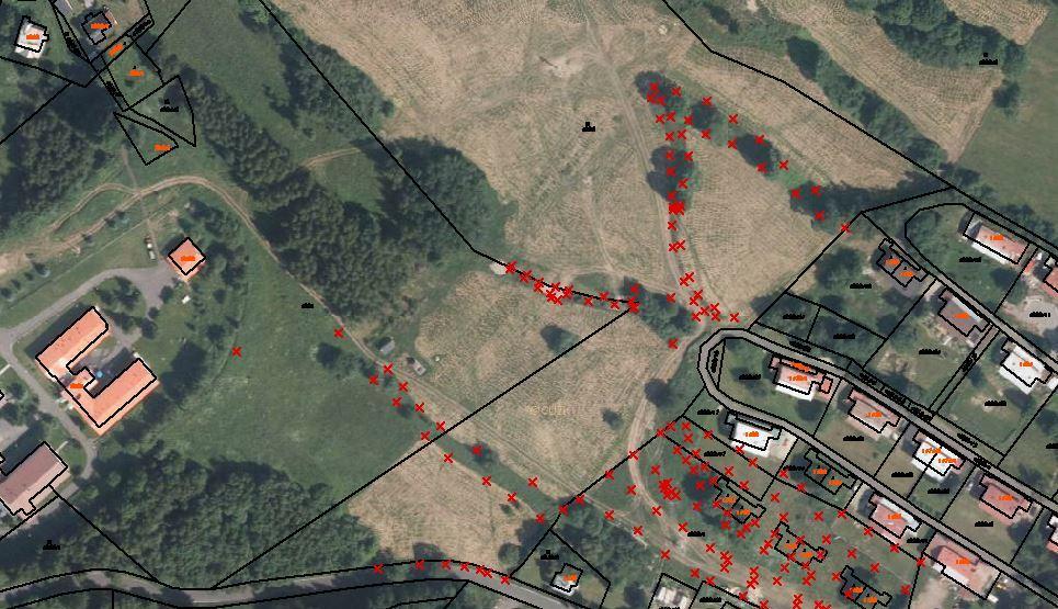 6.2.2 Pozemek s par. č. 4082 V okolí pozemku proběhla rekognoskace terénu. Zaměření skutečného stavu proběhlo technologií GNSS.