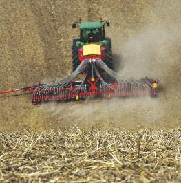 Smyk Crossboard na zoraných půdách Na farmách, kde většina jejich půd je zorána, se doporučuje pracovní ústrojí Crossboard Heavy.