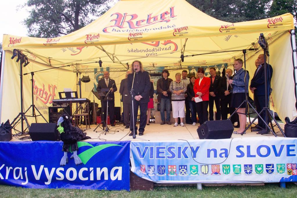 Do organizace náročného dne se musela zapojit většina obyvatel obce, kteří pak často neměli čas se zastavit a užít si jednotlivá vystoupení či soutěže.