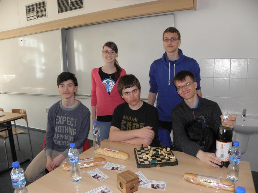 Naši studenti se zúčastnili matematického "Náboje" V pátek 15. 4. proběhl na Slezské univerzitě v Opavě další ročník oblíbené mezinárodní soutěže "Náboj".