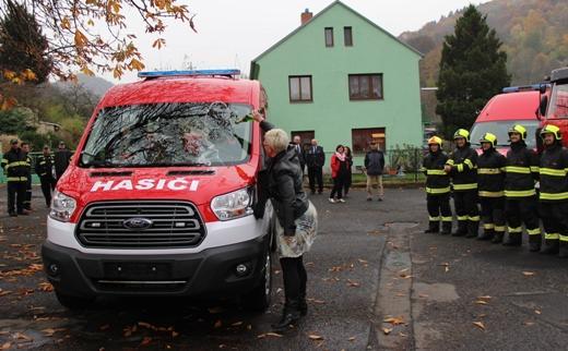 Velká sláva u hasičů v Malém Březně Velkou oslavu uspořádali o víkendu hasiči v Malém Březně u příležitosti převzetí nového vozidla a otevření zmodernizované klubovny mládeže.