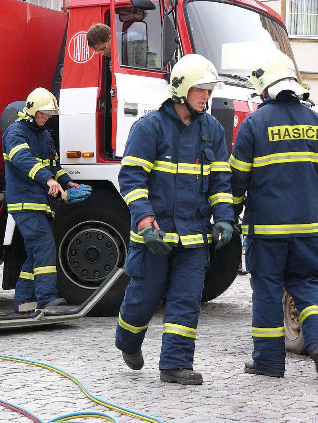 POŽÁRNÍ OCHRANA - PO Problematika požární ochrany je upravena Zák. č. 133/1985 Sb. o požární ochraně, ve znění později vydaných právních předpisů, poslední novela zák. č. 203/1994 Sb.