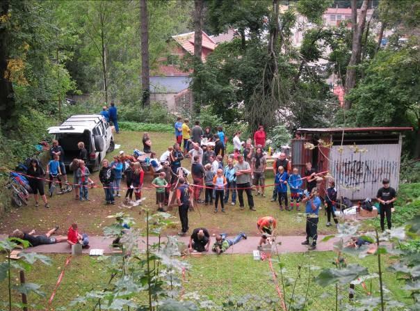 veřejnosti brány památek, budov a prostor včetně těch, které jsou jinak zčásti nebo zcela