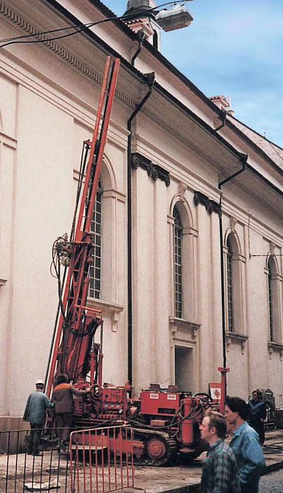 soletanche.cz SOLETANCHE Česká republika s.r.o. K Třebonicům 100/34, 155 00 Praha 5 tel.